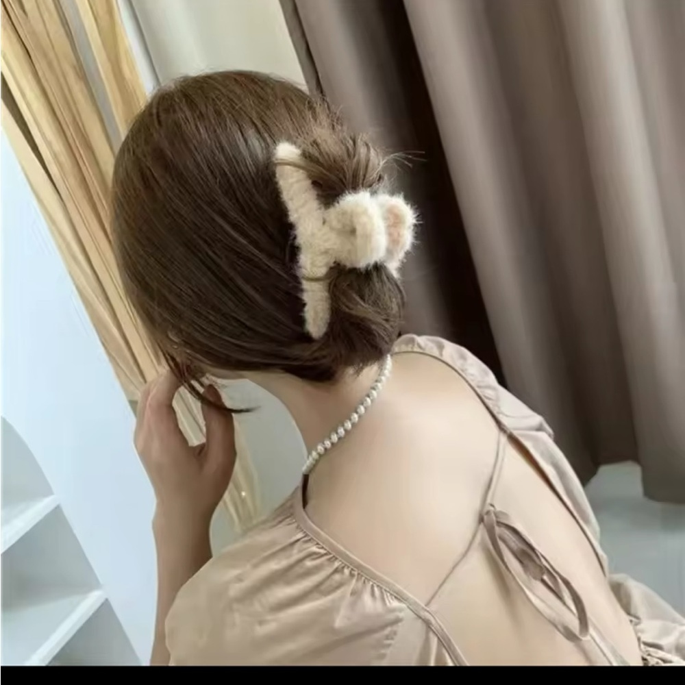 54-Piece Hair Accessory Set in Neutral Tones
0206 - Picture 4 of 5